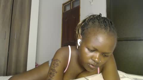 lolamia7 online show from 03-09-25, 12:20