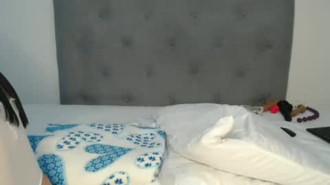 Snapshot of lolapaz3 chatting on 02-14-25, 09:53 Lola online show from 02-14-25, 09:53