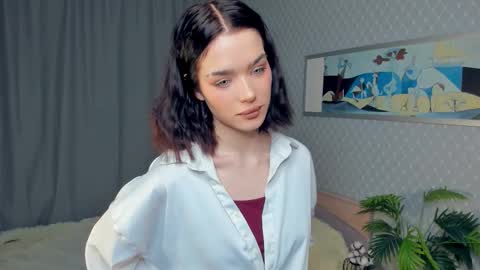 Snapshot of lolasoltren chatting on 12-17-25, 10:10 Tsarina online show from 12-17-25, 10:10