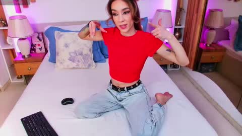 Snapshot of lolavixxen chatting on 12-16-25, 07:41 Lola online show from 12-16-25, 07:41