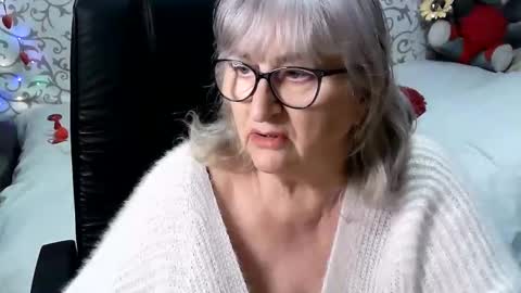 Snapshot of lolkaalyss chatting on 02-14-25, 12:25 LolkaAlyss online show from 02-14-25, 12:25