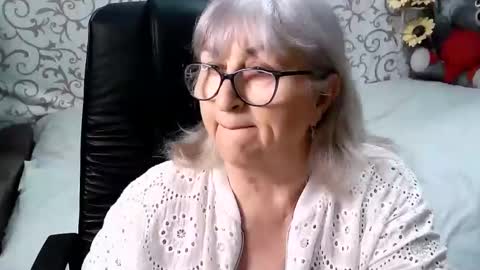 Snapshot of lolkaalyss chatting on 02-19-25, 08:20 LolkaAlyss online show from 02-19-25, 08:20