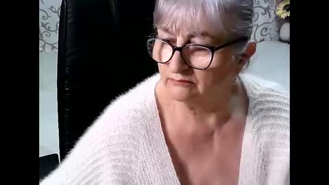 Snapshot of lolkaalyss chatting on 02-25-25, 11:44 LolkaAlyss online show from 02-25-25, 11:44