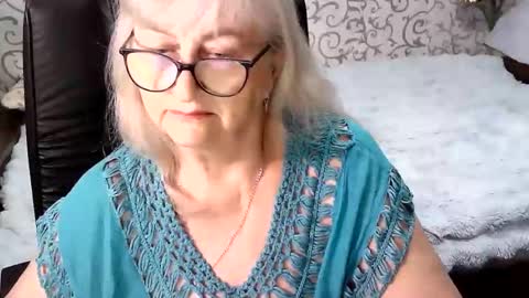 Snapshot of lolkaalyss chatting on 10-09-25, 03:21 LolkaAlyss online show from 10-09-25, 03:21