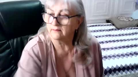 Snapshot of lolkaalyss chatting on 11-26-25, 02:12 LolkaAlyss online show from 11-26-25, 02:12