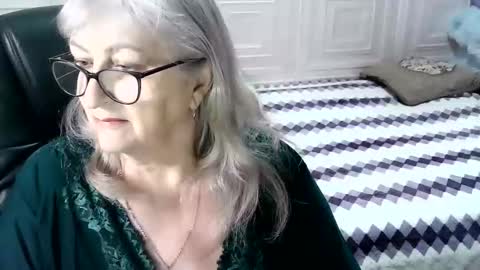 Snapshot of lolkaalyss chatting on 11-27-25, 03:30 LolkaAlyss online show from 11-27-25, 03:30