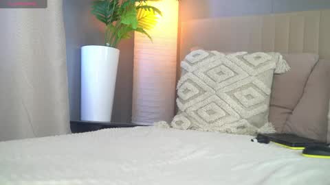 Lola online show from 04-25-26, 01:41