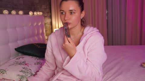 Snapshot of lollidoli__ chatting on 12-09-24, 06:25 Victoria online show from 12-09-24, 06:25