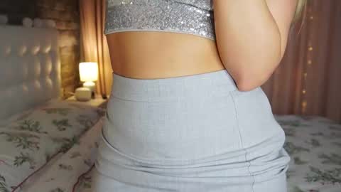 Snapshot of lollidoli__ chatting on 12-30-24, 12:09 Victoria online show from 12-30-24, 12:09