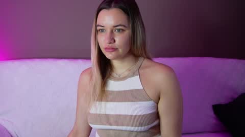 Snapshot of lollidoli__ chatting on 01-21-25, 07:15 Victoria online show from 01-21-25, 07:15