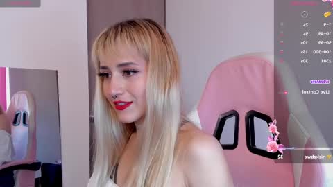 Snapshot of lolly_js_ chatting on 12-20-24, 03:31 Lolly online show from 12-20-24, 03:31