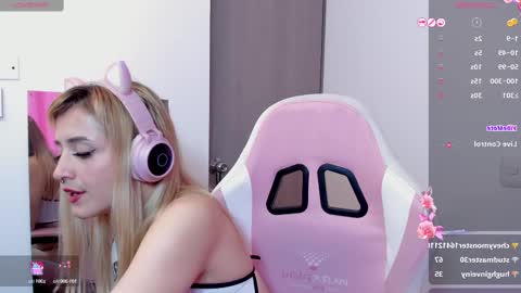 Snapshot of lolly_js_ chatting on 12-26-24, 04:47 Lolly online show from 12-26-24, 04:47