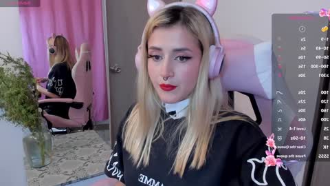 Snapshot of lolly_js_ chatting on 12-30-24, 03:03 Lolly online show from 12-30-24, 03:03