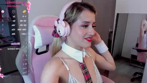 Snapshot of lolly_js_ chatting on 01-13-25, 04:18 Lolly online show from 01-13-25, 04:18