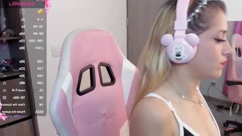 Snapshot of lolly_js_ chatting on 02-06-25, 02:33 Lolly online show from 02-06-25, 02:33