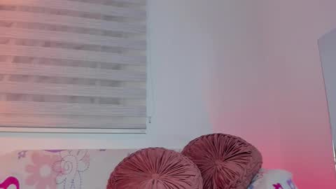 Snapshot of lollypetitte_ chatting on 03-08-26, 02:04 Lolly online show from 03-08-26, 02:04