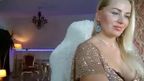 Snapshot of lollyta2023 chatting on 01-01-25, 06:37 Roxy online show from 01-01-25, 06:37