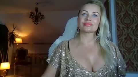 Snapshot of lollyta2023 chatting on 01-11-25, 02:36 Roxy online show from 01-11-25, 02:36