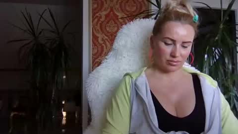 Snapshot of lollyta2023 chatting on 01-31-25, 01:56 Roxy online show from 01-31-25, 01:56