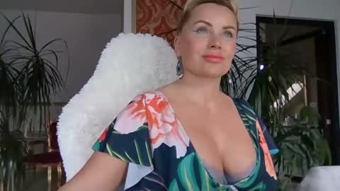 Snapshot of lollyta2023 chatting on 02-07-25, 08:22 Roxy online show from 02-07-25, 08:22