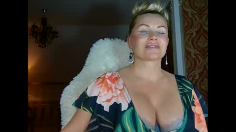 Snapshot of lollyta2023 chatting on 02-15-25, 05:51 Roxy online show from 02-15-25, 05:51