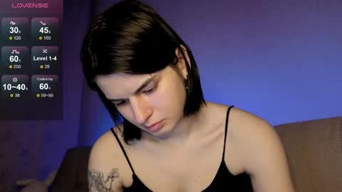 Snapshot of lololozhechka chatting on 05-03-26, 08:15 Elly online show from 05-03-26, 08:15
