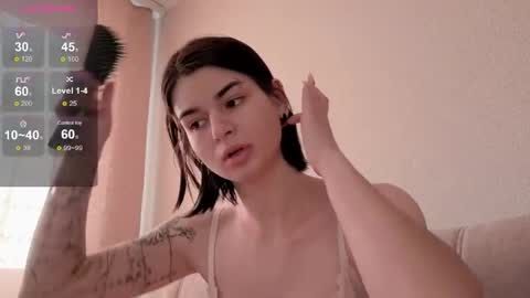 Snapshot of lololozhechka chatting on 05-21-26, 03:13 Elly online show from 05-21-26, 03:13
