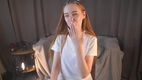 Snapshot of lonabirdon chatting on 05-23-26, 01:15 Mary online show from 05-23-26, 01:15
