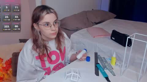 Lona online show from 11-26-25, 07:04