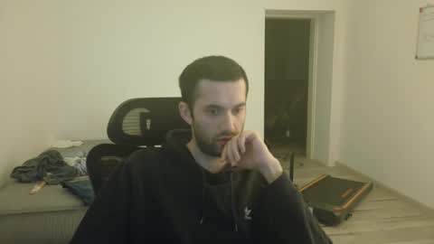 Snapshot of londonboy918070 chatting on 03-04-25, 09:43 londonboy918070 online show from 03-04-25, 09:43