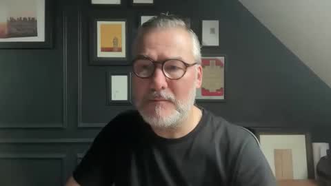 Snapshot of londongent2023 chatting on 12-15-25, 09:13 EnglishBear online show from 12-15-25, 09:13