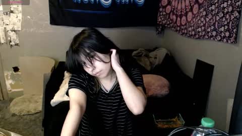 Snapshot of londonray chatting on 10-15-25, 08:47 londonray online show from 10-15-25, 08:47