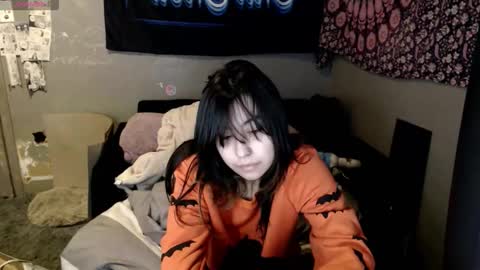 Snapshot of londonray chatting on 10-19-25, 05:41 londonray online show from 10-19-25, 05:41