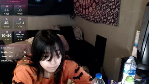 Snapshot of londonray chatting on 10-27-25, 06:06 londonray online show from 10-27-25, 06:06