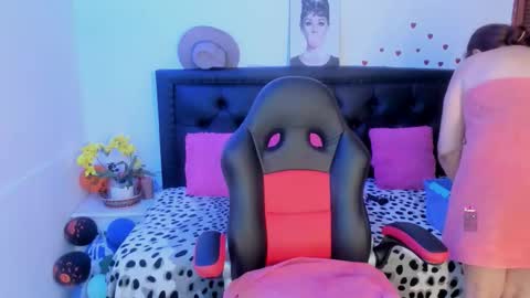 Jennifer  online show from 11-10-25, 04:39