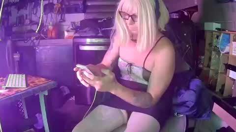 Snapshot of longbeachcd69 chatting on 10-15-25, 08:25 longbeachcd69 online show from 10-15-25, 08:25