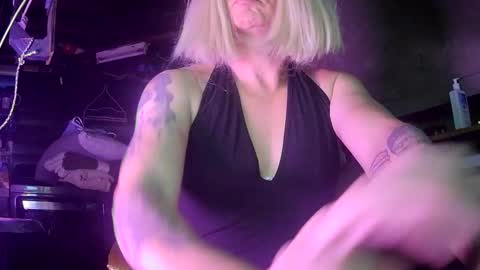 Snapshot of longbeachcd69 chatting on 11-30-25, 12:31 longbeachcd69 online show from 11-30-25, 12:31