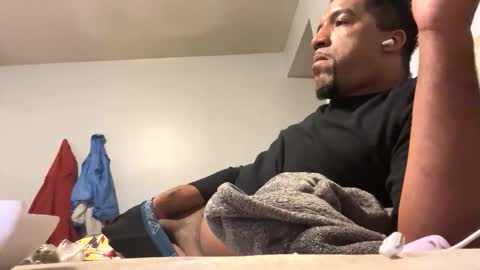 Snapshot of longmeat901 chatting on 11-27-25, 08:27 longmeat901 online show from 11-27-25, 08:27