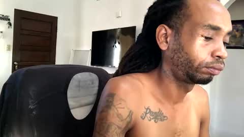 Snapshot of longshaft_ chatting on 11-17-25, 01:50 longshaft_ online show from 11-17-25, 01:50