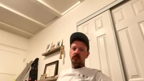 Snapshot of longwalksonthebeach69 chatting on 03-08-26, 03:43 longwalksonthebeach69 online show from 03-08-26, 03:43