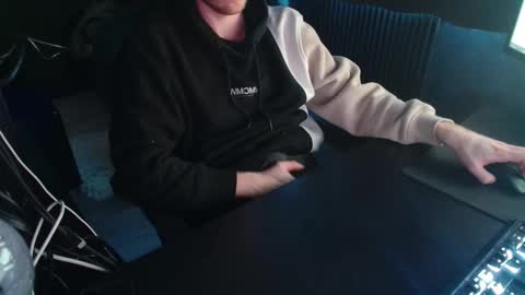 Loofy Art online show from 01-26-25, 02:30