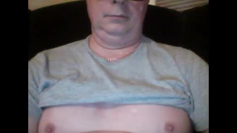 Snapshot of look823 chatting on 12-24-24, 02:21 look823 online show from 12-24-24, 02:21