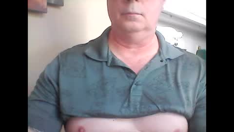 Snapshot of look823 chatting on 09-11-25, 01:44 look823 online show from 09-11-25, 01:44