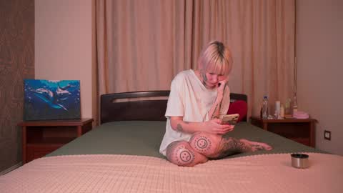 Snapshot of lookatmehabibi_ chatting on 11-26-25, 02:07 Adele Ellie and Lou Sally Dana and Bonnie online show from 11-26-25, 02:07