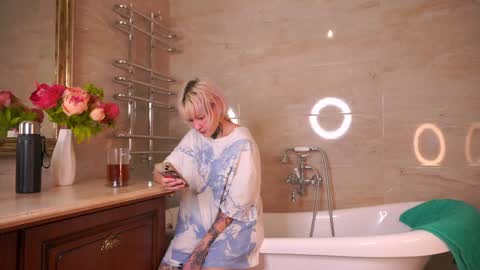 Snapshot of lookatmehabibi_ chatting on 11-29-25, 01:47 Adele Ellie and Lou Sally Dana and Bonnie online show from 11-29-25, 01:47