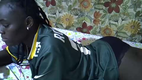 lora_amor online show from 04-23-26, 12:29