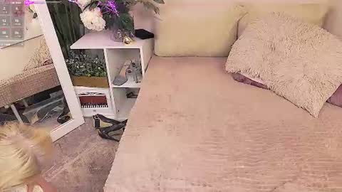 Lora online show from 07-20-26, 10:39