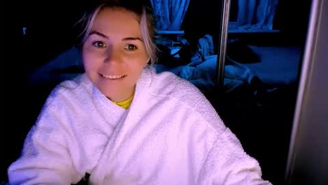 Lora online show from 10-10-25, 02:21