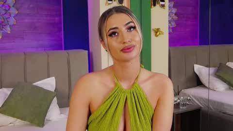 Snapshot of loradevine chatting on 11-28-25, 11:40 Lora online show from 11-28-25, 11:40