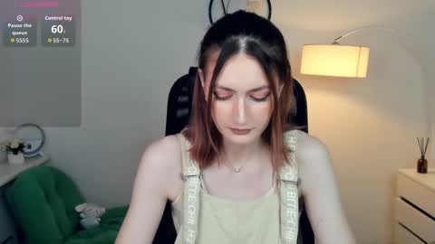 Lora online show from 11-28-25, 09:34